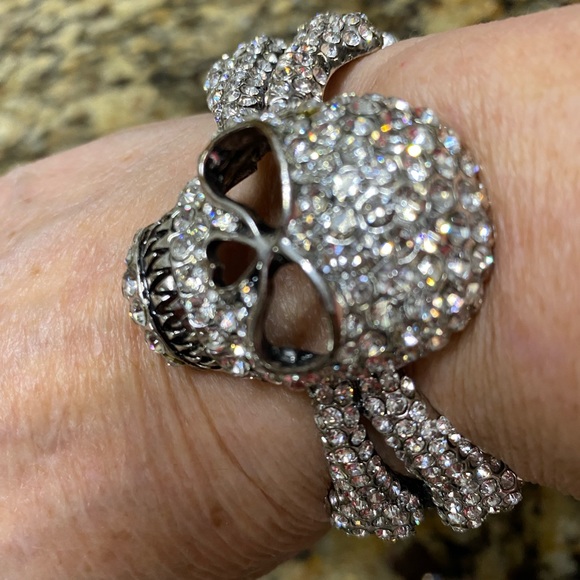 Crystal Skull Cuff Bracelet silver tone - Picture 4 of 8